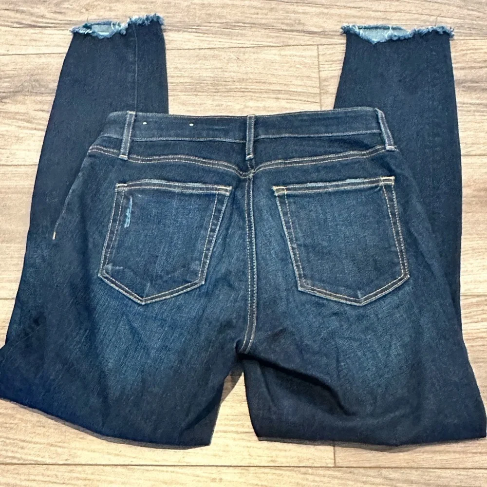 Ann Taylor Loft Chewed Hem Mid Rise Skinny Jeans in Dark Vintage Wash Size 2/26